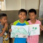 セブ島スラム訪問子どもたちとお絵かき