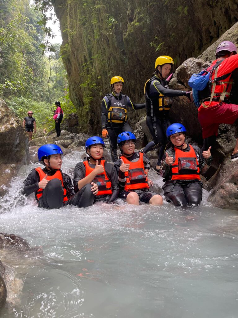カワサン滝　キャニオニング　モアルボアル　セブ島